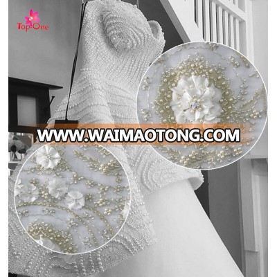 Top one 2017 White 3d flower lace fabric Gorgeous Fashion Design 3d flower lace embroidered fabric